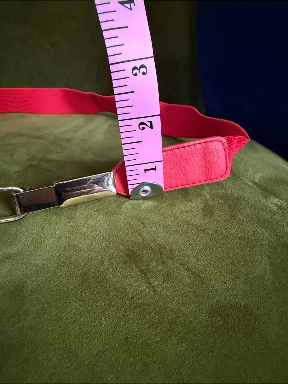 90s Vintage Women’s Elastic & Pleather Red Thin Belt with Gold Clasp Hook Buckle
